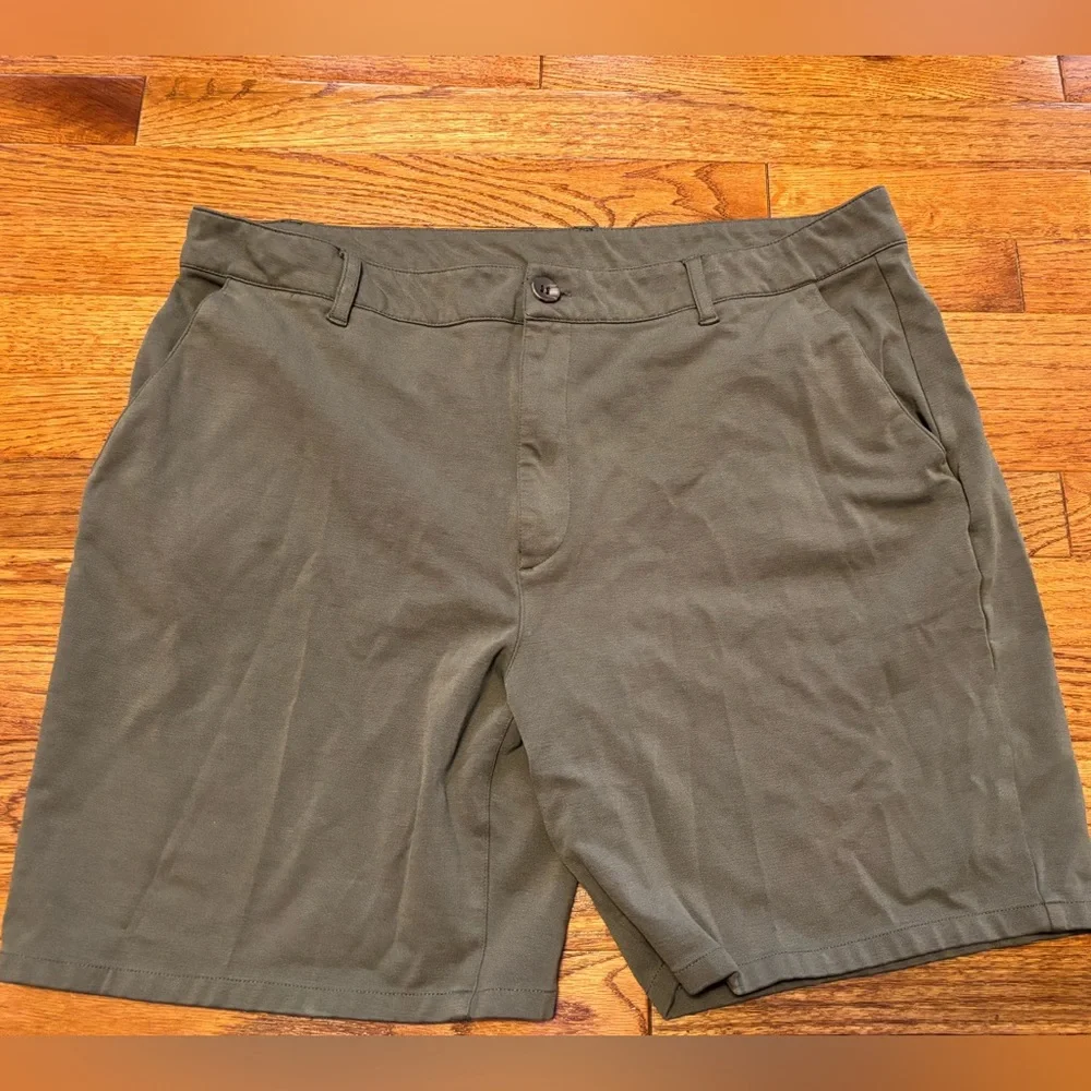 True Classic Green Flat Front Casual Stretch Men’s Shorts Size 38